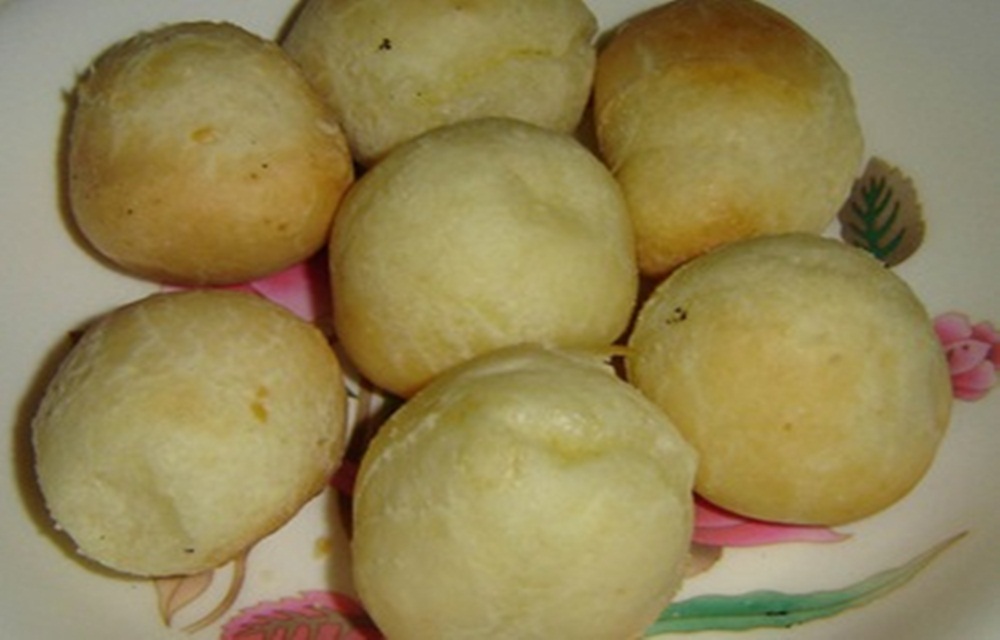 Ir para  <ul>
	<li>1 x&iacute;cara (ch&aacute;) de leite;</li>
	<li>1/2 x&iacute;cara (ch&aacute;) de &oacute;leo;</li>
	<li>2 x&iacute;caras (ch&aacute;) de polvilho...